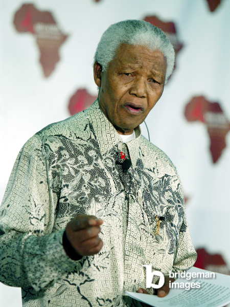 Nelson Mandela, presidente sudafricano dal 1994 al 1999, parlando al Forum della Gioventù