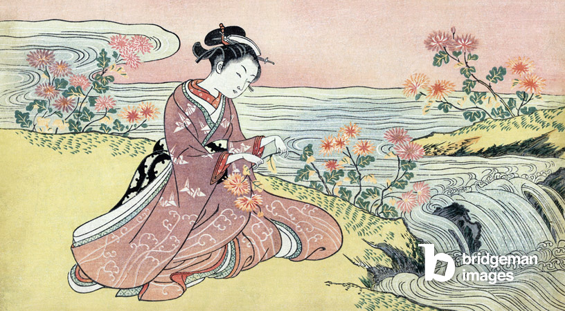 Giappone: una Bijin o una bella donna che raccoglie fiori vicino a un fiume