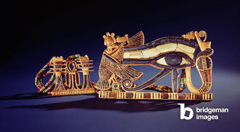 Djed pillar pectoral and wedjet eye pectoral, from the Tomb of Tutankhamun (c.1370-1352 BC) New Kingdom, Egyptian 18th Dynasty (c.1567-1320 BC) / Photo © Boltin Picture Library / Bridgeman Images